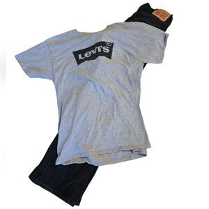 Levis outfit Jeans Size 32x30 Shirt Size M